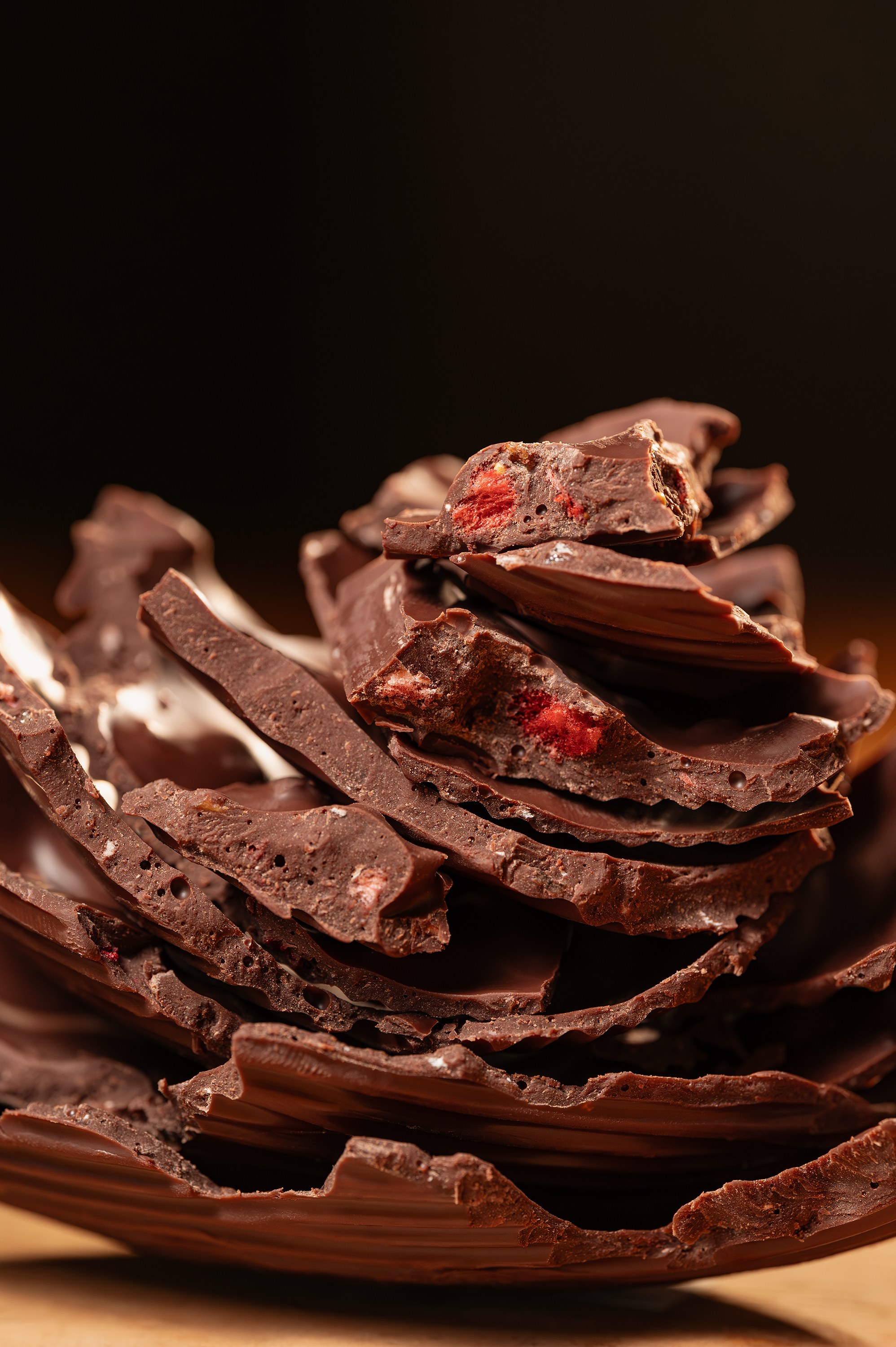 Ovo de Páscoa 70% com Framboesa e Lichia